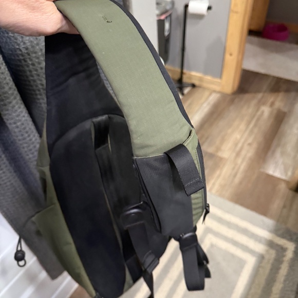 ALPAKA Sling Metro Crossbody - Picture 3 of 3